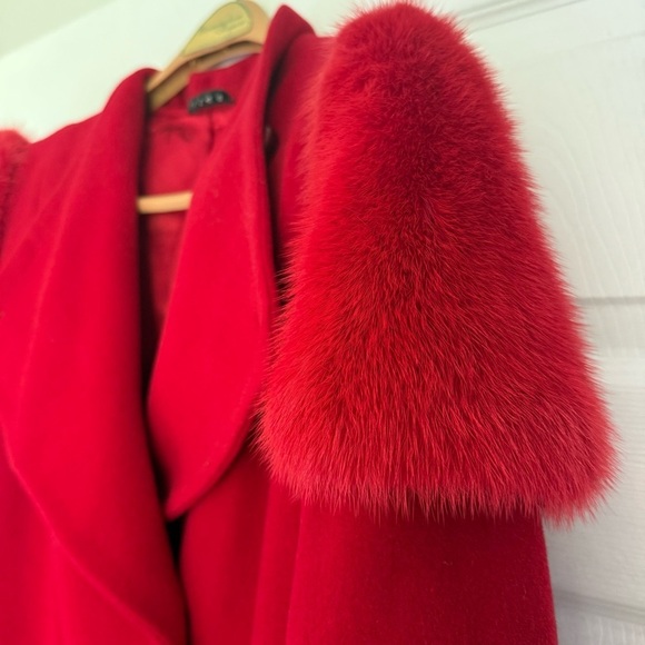 Frizman red virgin wool wrap coat with fur shoulder detail - size Medium - Picture 7 of 13